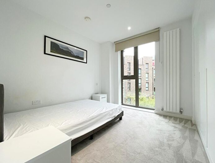 2 Bedroom Flat To Rent In Commodore House, London, E16