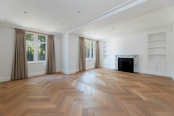 3 Bedroom Flat To Rent In Grosvenor Court, Sloane Street, London, SW1X