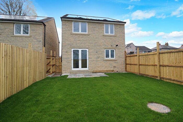 4 Bedroom Detached House For Sale In Congregation Fold, Eccleshill, Bradford, BD2