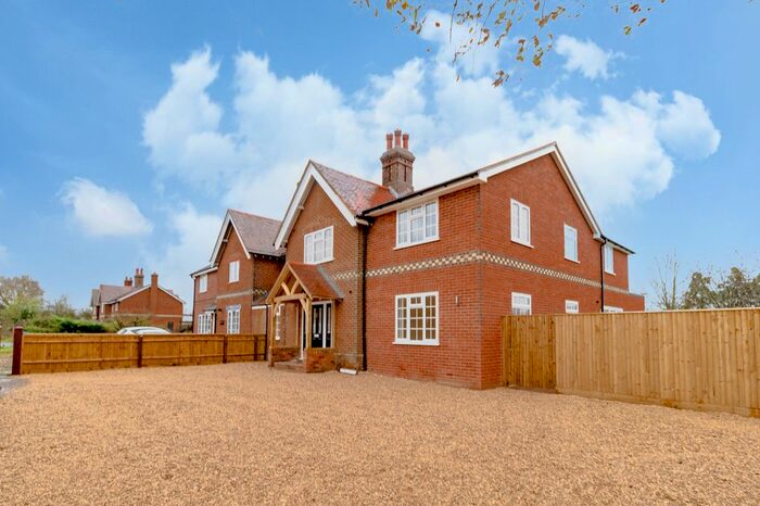 5 Bedroom Semi-Detached House For Sale In Reading Road, Burghfield, Reading RG30