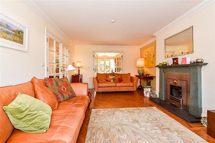 4 Bedroom Detached House For Sale In The Chantry, Headcorn, Ashford, Kent, TN27