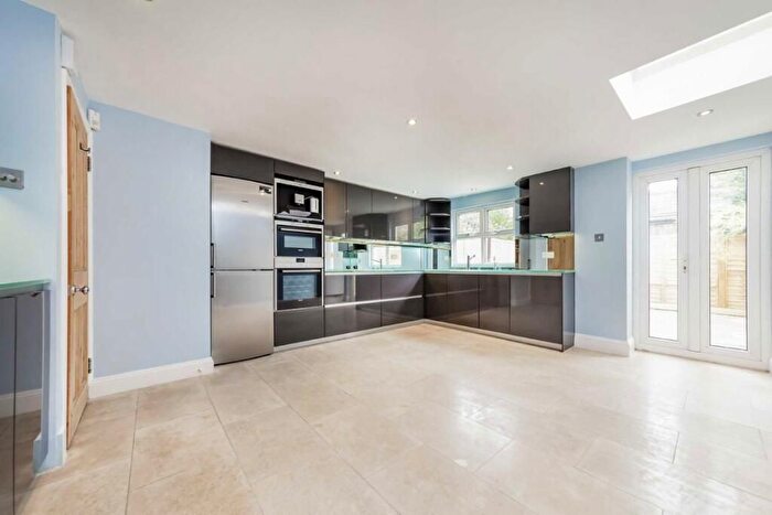 4 Bedroom Semi-Detached House To Rent In London, KT1