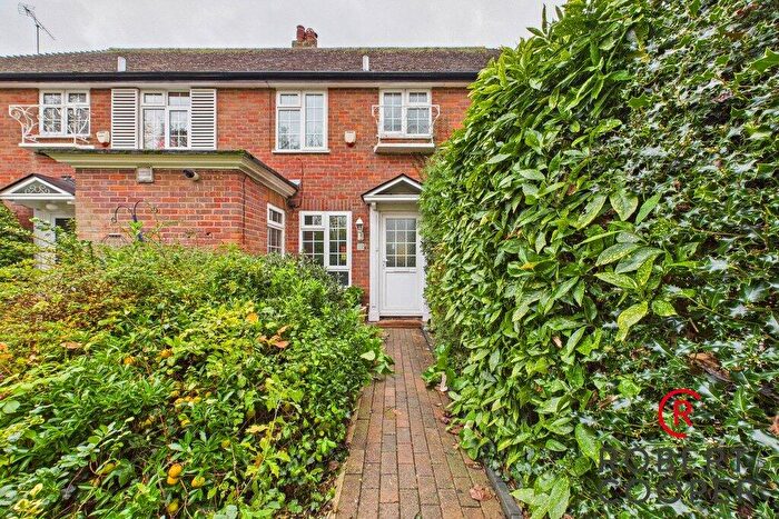 2 Bedroom House To Rent In The Sigers, Pinner, HA5