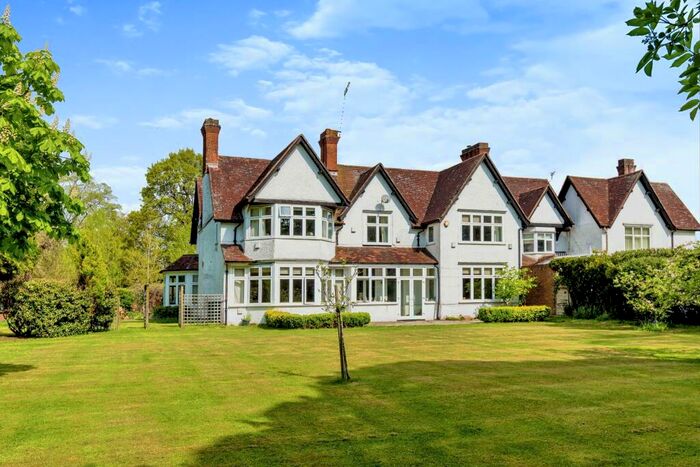 5 Bedroom Semi-Detached House For Sale In Cadnam Lane, Cadnam, Southampton, Hampshire, SO40