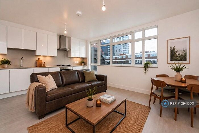 4 Bedroom Maisonette To Rent In Cullum Welch Court, London, N1