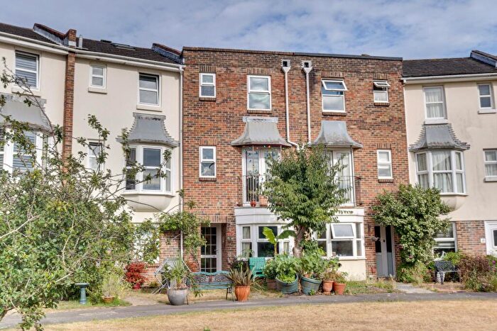 3 Bedroom Town House For Sale In Burgoyne Road, Southsea, PO5