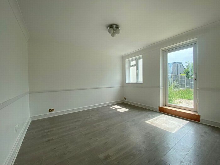 3 Bedroom Terraced House To Rent In Farndale Avenue, Palmers Green, N13