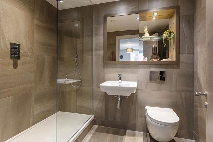 2 Bedroom Apartment To Rent In Rochdale Road, Manchester, Greater Manchester, M4