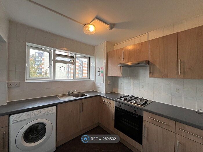 3 Bedroom Flat To Rent In Knox Court, London, SW4