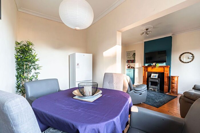 3 Bedroom Flat For Sale In Colinton Mains Crescent, Edinburgh, EH13