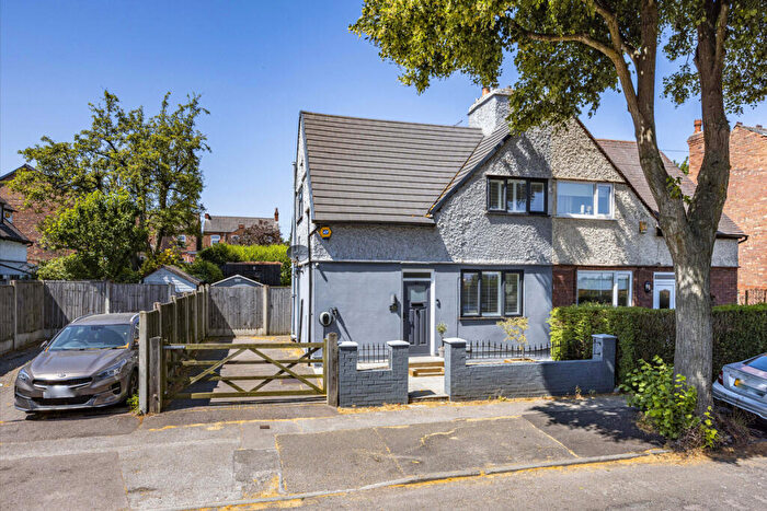3 Bedroom Semi-Detached House For Sale In Haywood Road, Nottingham, NG3