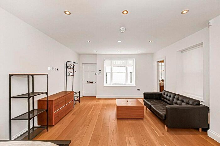 Apartment To Rent In Dorset Square, Marylebone, London, NW1