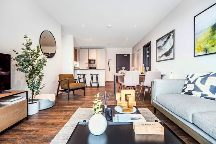 2 Bedroom Flat To Rent In Grenan Square, Greenford, UB6