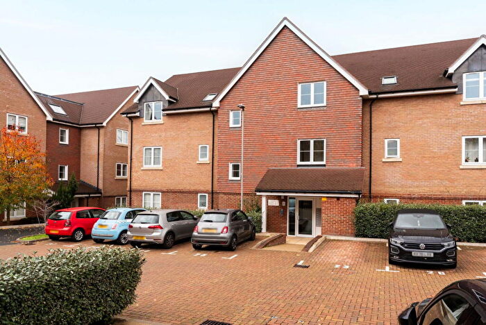 1 Bedroom Apartment For Sale In Ceres Crescent, Epsom, KT17