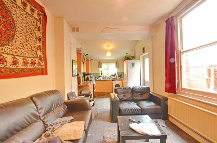 5 Bedroom House To Rent In Brynland Avenue, Bristol, BS7