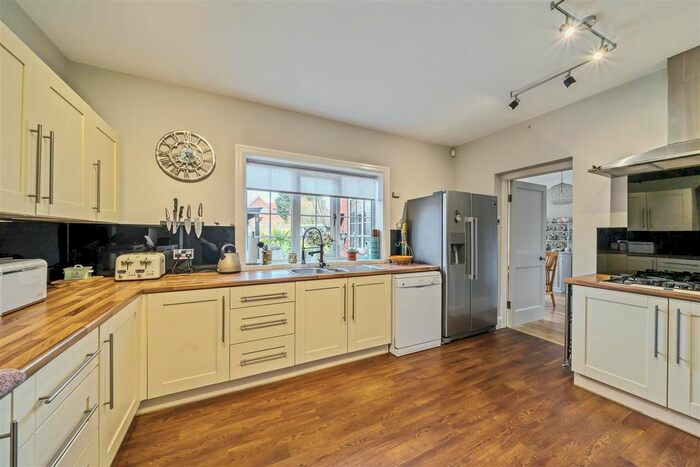 5 Bedroom Detached House For Sale In Seamer Road, East Ayton, Scarborough, YO13