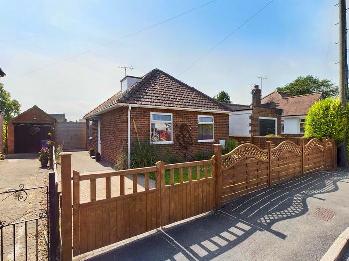 Houses for sale & to rent in YO25 5AB, Oakley Avenue, Driffield And
