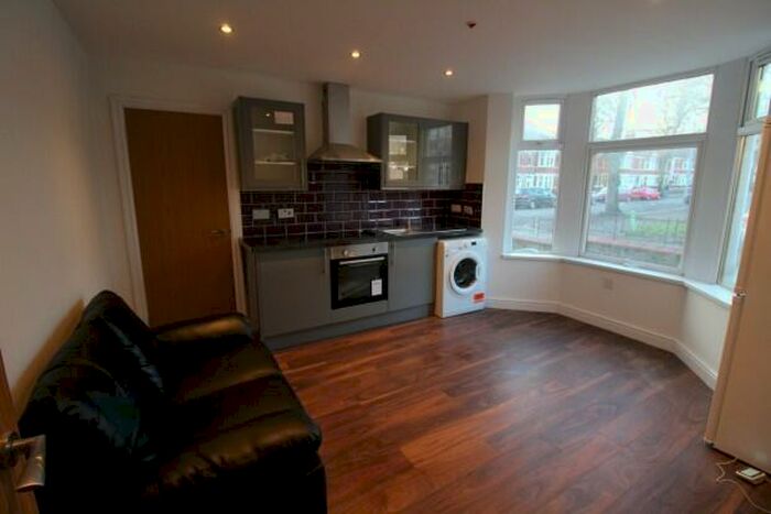 2 Bedroom Flat To Rent In Rhigos Gardens Cardiff, CF24