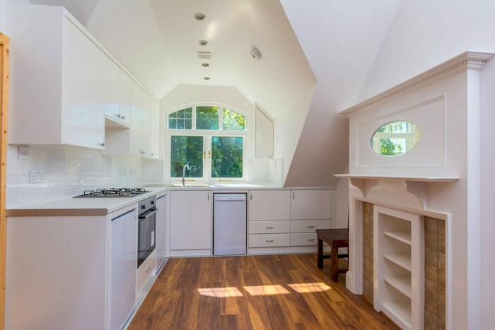 2 Bedroom Flat To Rent In Fairlawn Grove, Chiswick, London, W4