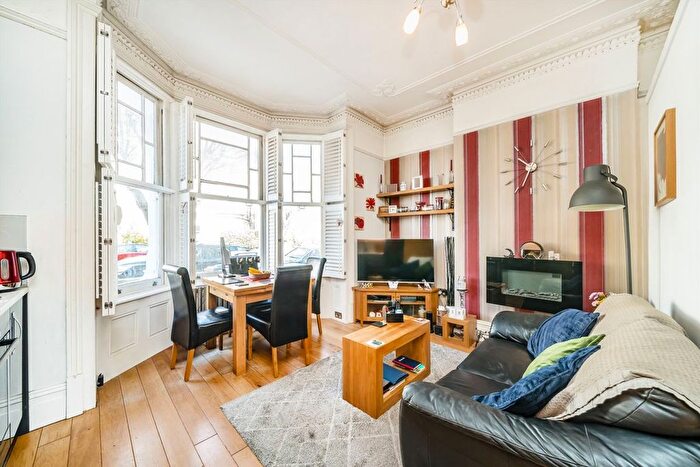 1 Bedroom Flat For Sale In Buckley Road, Brondesbury Park, NW6