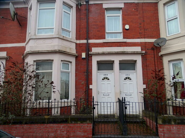 3 Bedroom Flat To Rent In Wingrove Avenue, NE4