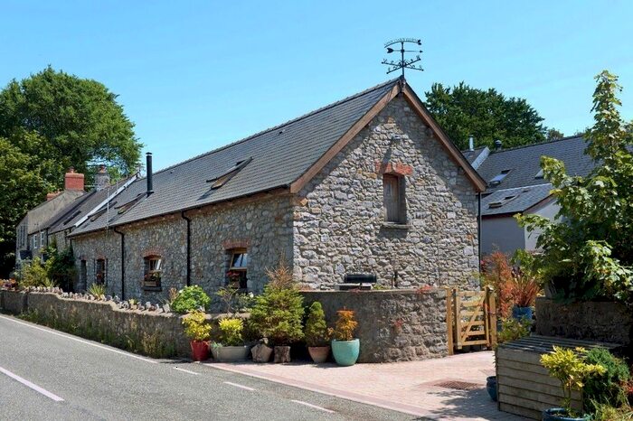 4 Bedroom Detached House For Sale In Sageston, Tenby, SA70