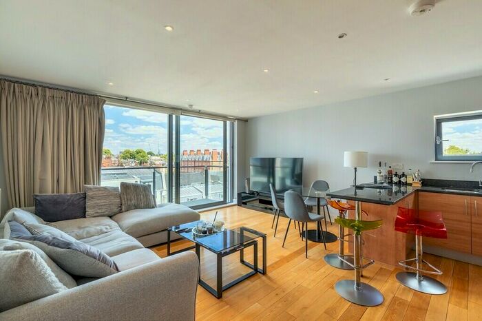 2 Bedroom Flat To Rent In Fulham Road, Chelsea, SW10