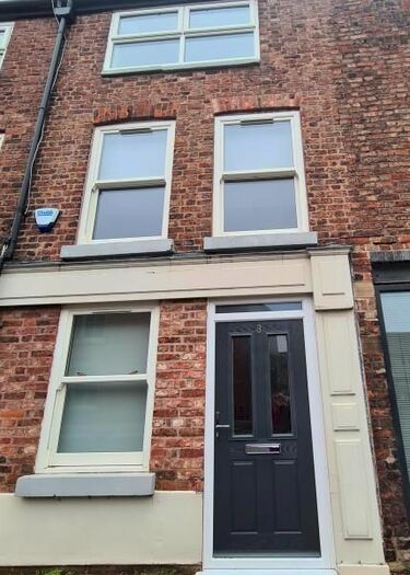 Terraced House To Rent In 3 Prestbury Road, Macclesfield, Cheshire SK10
