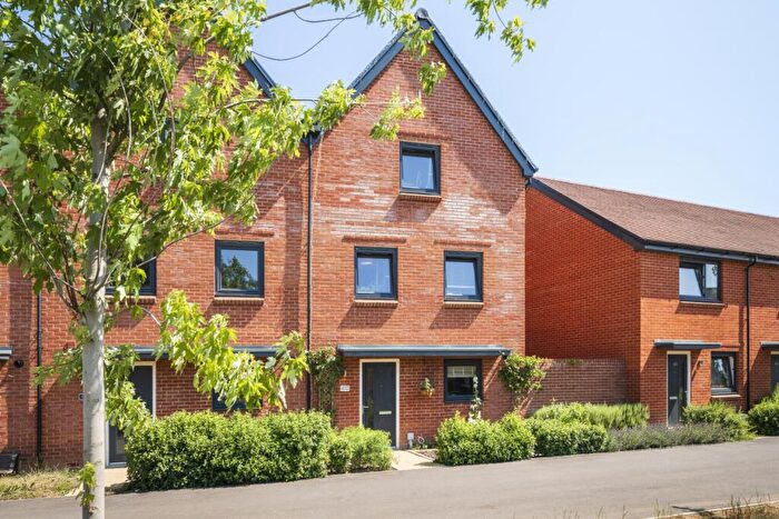 3 Bedroom End Of Terrace House For Sale In Whiteley Way, Curbridge, Southampton, Hampshire, SO30
