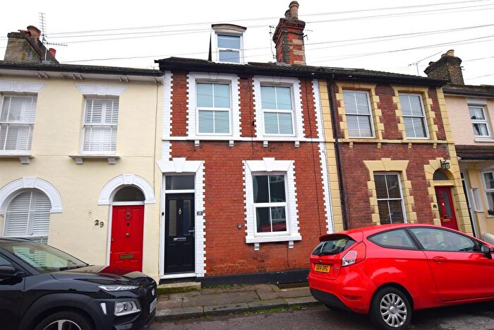 2 Bedroom Flat To Rent In Langdon Road, Rochester, ME1