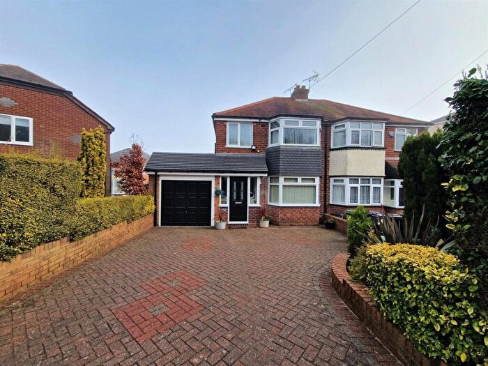 3 Bedroom Semi Detached House To Rent In Gunner Lane, Rednal, Birmingham, B45