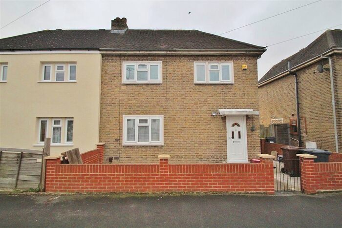 4 Bedroom Semi-Detached House To Rent In Glenwood Road, Hounslow TW3