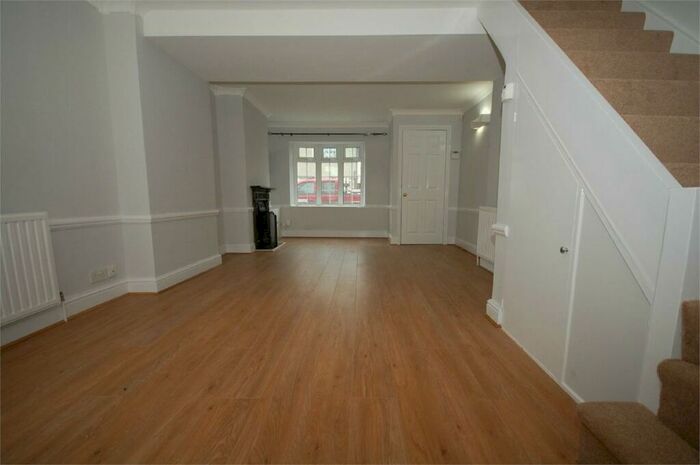2 Bedroom Cottage To Rent In Freelands Grove, Bromley, BR1