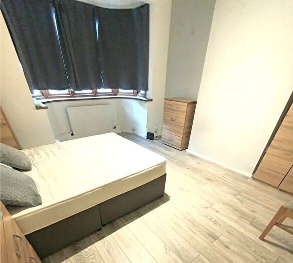 3 Bedroom Detached House To Rent In Ley Street, Ilford, IG2