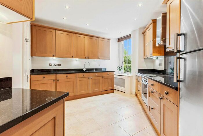 4 Bedroom Flat To Rent In North End House, Fitzjames Avenue, London, W14