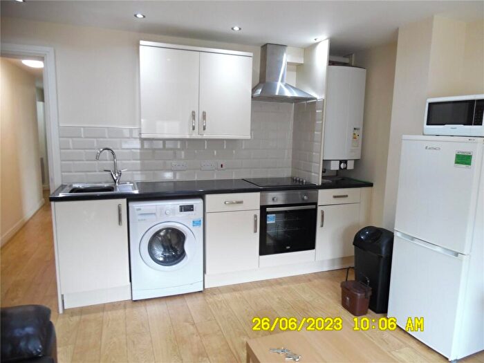 2 Bedroom Flat To Rent In North Road, Gabalfa, Cardiff, CF14