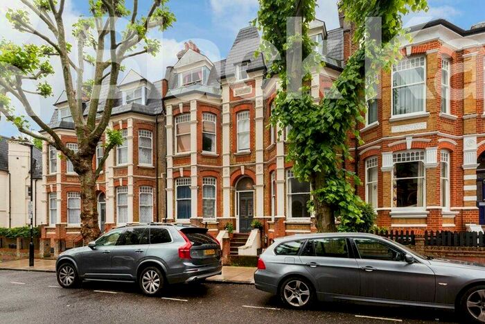 3 Bedroom Flat To Rent In Jackson Road, Holloway, N7