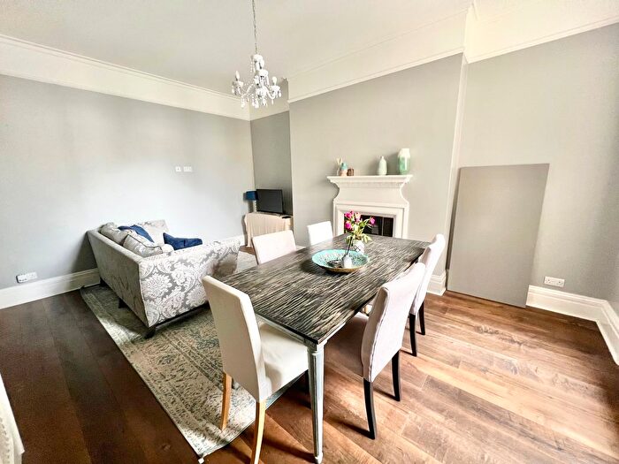 2 Bedroom Flat To Rent In Chesham Place, Brighton, BN2