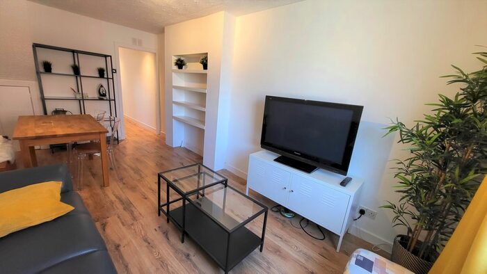 2 Bedroom Maisonette To Rent In Causewayside, Newington, Edinburgh, EH9