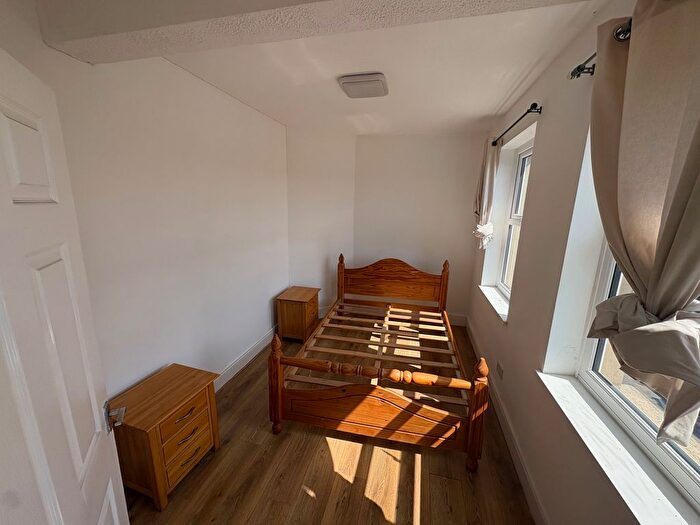 1 Bedroom Flat To Rent In Woodfield Street, Morriston, Swansea, SA6