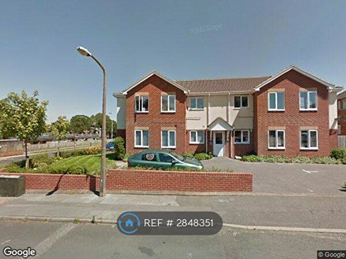 2 Bedroom Flat To Rent In Fitzworth Avenue, Poole, BH16