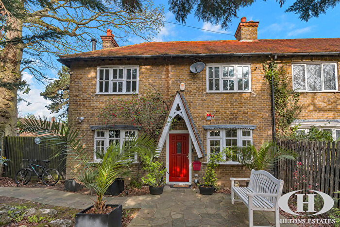 3 Bedroom Semi-Detached House For Sale In Denham Road, Iver, SL0