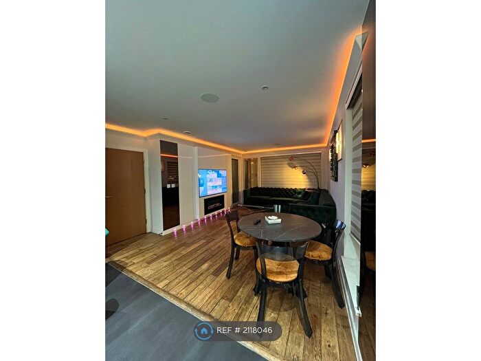 2 Bedroom Flat To Rent In Peachey House, London, SW18