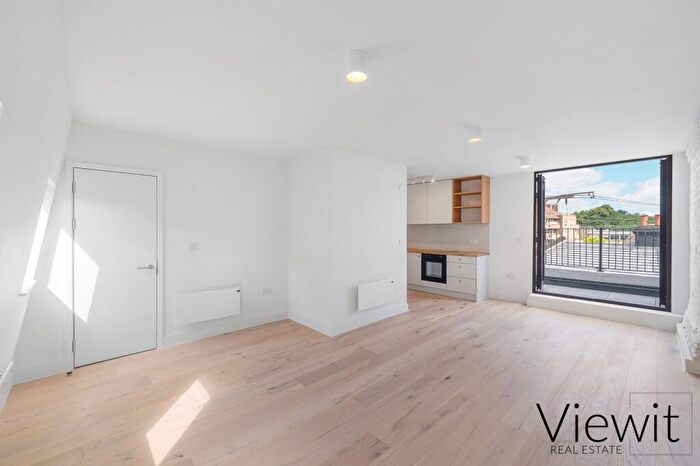 2 Bedroom Flat To Rent In Westgate Street, London, E8