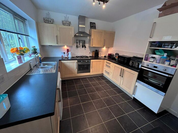 4 Bedroom House To Rent In Millward Drive, Bletchley, MK2