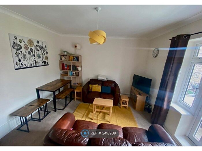 3 Bedroom Flat To Rent In Perry Vale, London, SE23