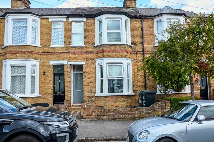 1 Bedroom Flat To Rent In Meadow Road, Loughton IG10