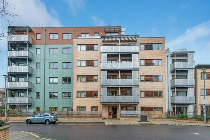 2 Bedroom Flat To Rent In Trevithick Way, Bow, E3