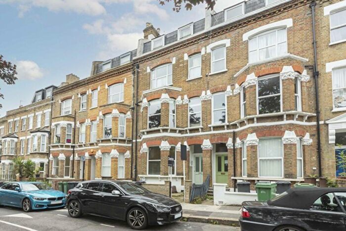 3 Bedroom Flat To Rent In Messina Avenue, West Hampstead, NW6