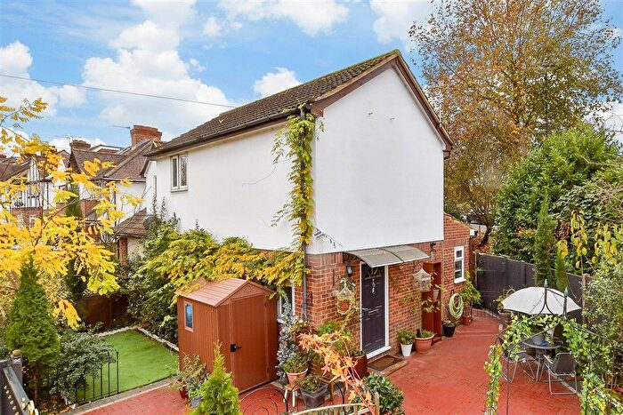 2 Bedroom Semi-Detached House For Sale In Alberta Avenue, Cheam, Surrey, SM1